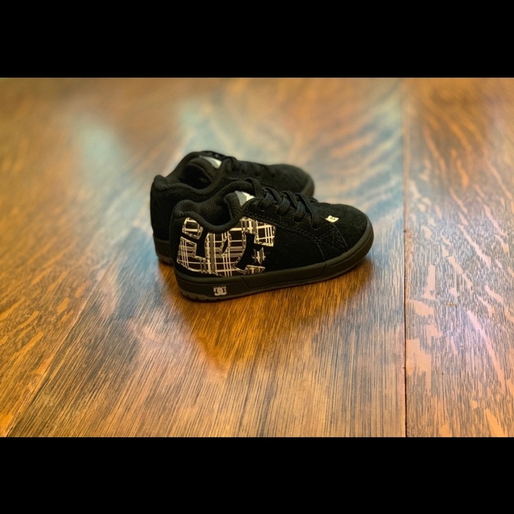 DC shows - kids size 5T